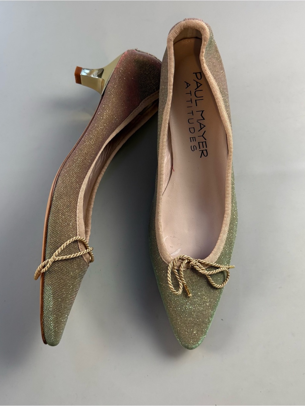 Paul Mayer Attitudes Notturno Gold Royal Pointed Toe Kitten Heel Bow Pumps 9